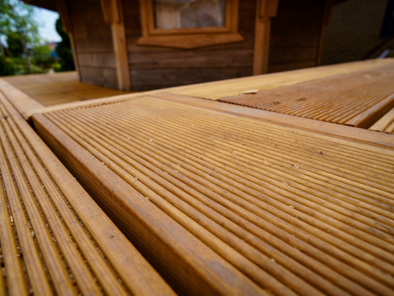 Террасная доска: плюсы и минусы