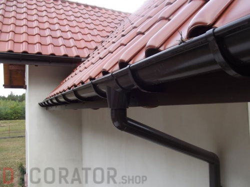 Колено трубы GALECO ПВХ 67 градусов  темно-коричневый RAL 8019  D 80 мм в Курске