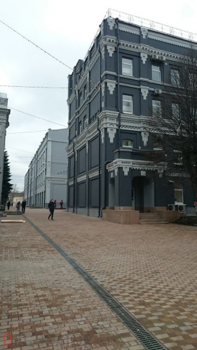 Тротуарный бордюр ВЫБОР БР 100.20.8, Премиум гранит Листопад с неполным прокрасом, Осень коричнево-красно-желтый, 1000*200*80 мм в Курске